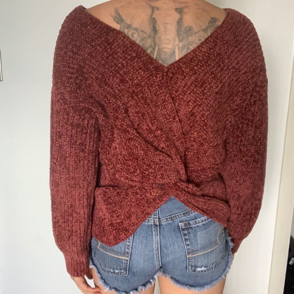 Medium burgundy Pink Rose knotted sweater